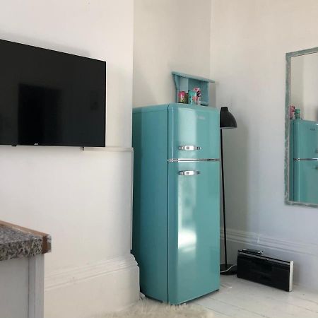 New! Seaside Central Scarborough Apartment Bagian luar foto