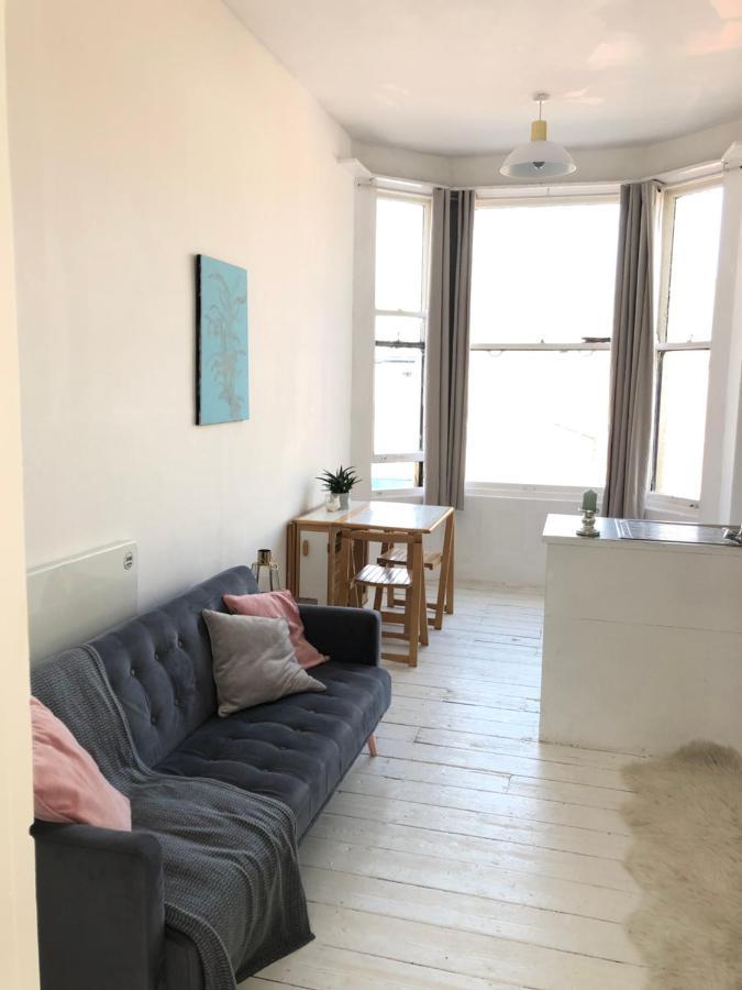 New! Seaside Central Scarborough Apartment Bagian luar foto