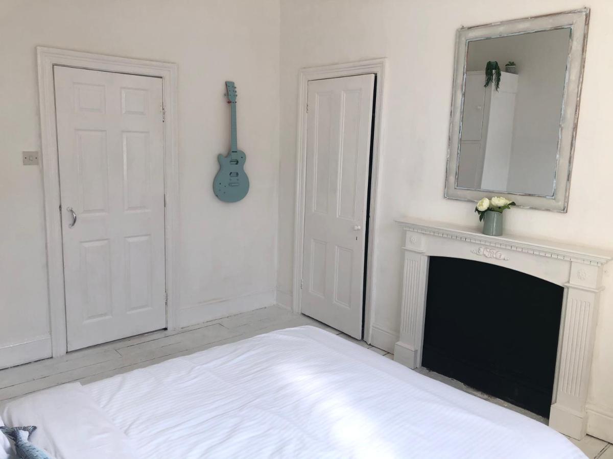 New! Seaside Central Scarborough Apartment Bagian luar foto