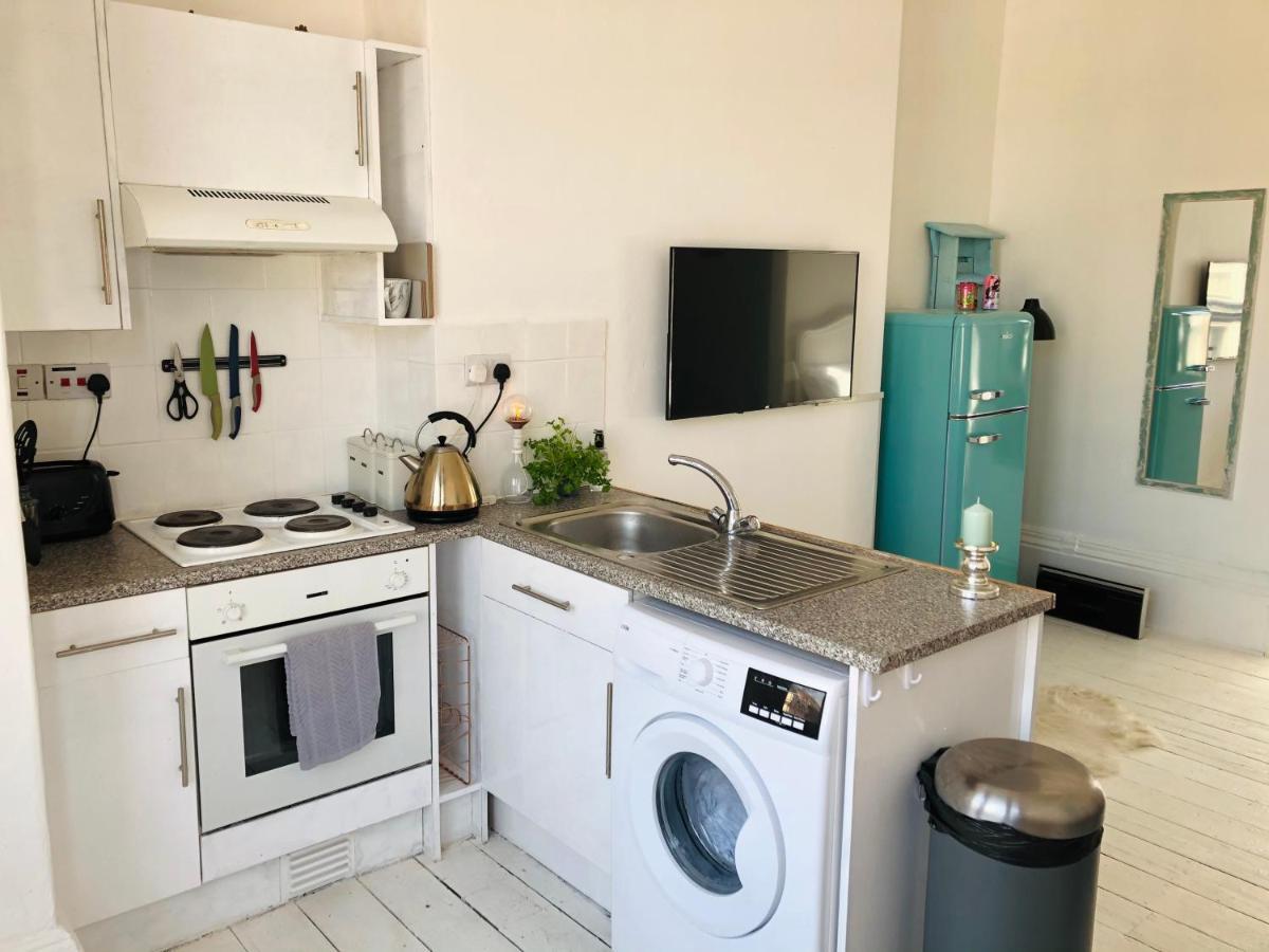New! Seaside Central Scarborough Apartment Bagian luar foto