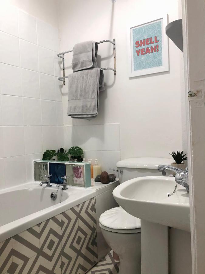 New! Seaside Central Scarborough Apartment Bagian luar foto
