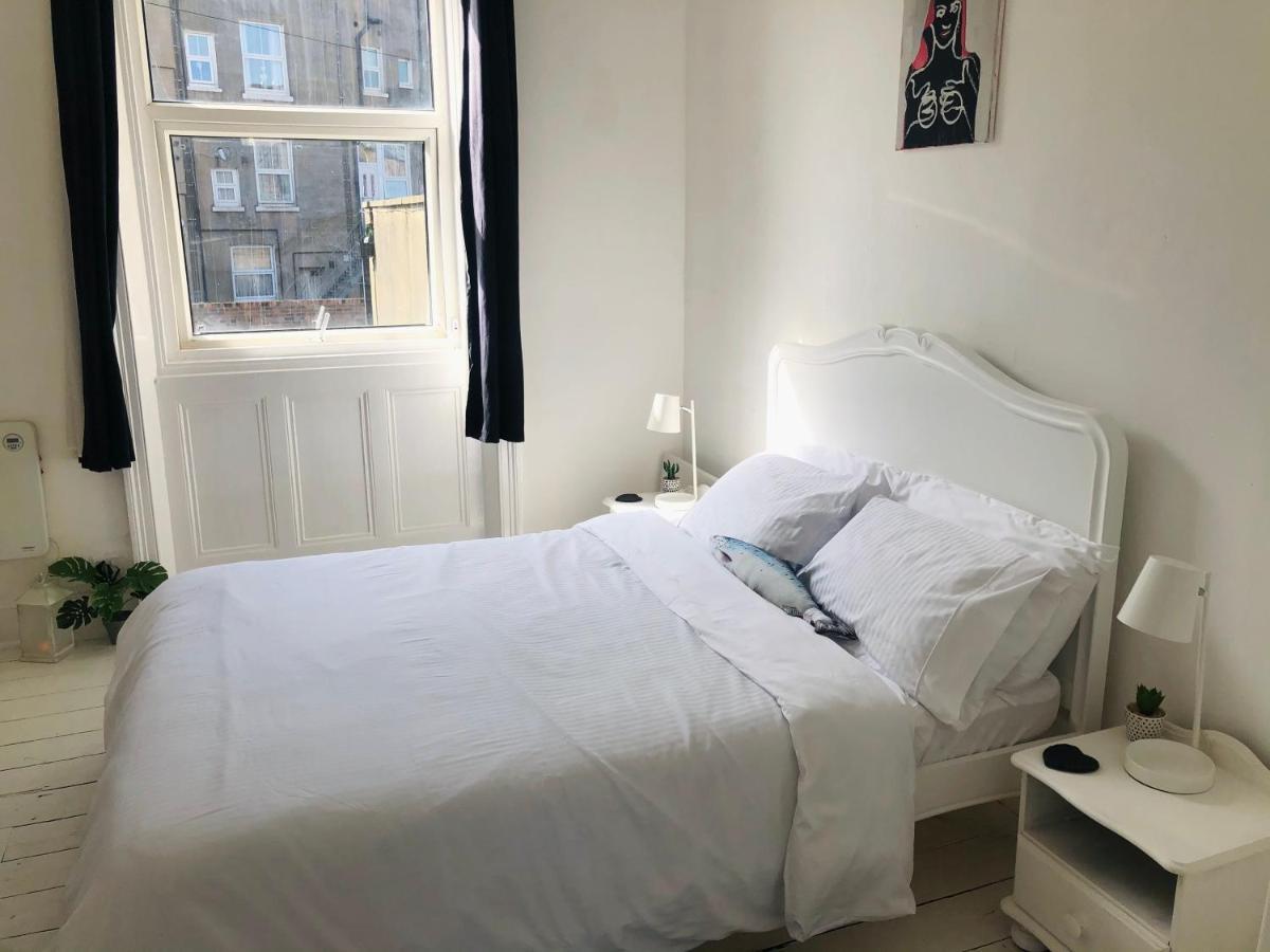 New! Seaside Central Scarborough Apartment Bagian luar foto